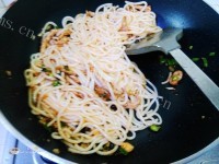美味的老干妈炒米粉做法图解8)