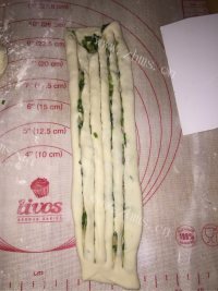 自制葱油饼做法图解10)