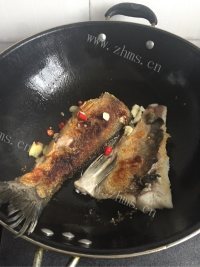诱人的红烧鱼做法图解4)