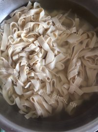 家常菜炒干豆腐做法图解1)