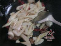 家常五花肉炒笋做法图解9)
