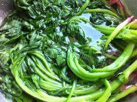 家常菜蛋酱菠菜做法图解2)