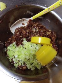 香飘十里的炸藕盒做法图解8)