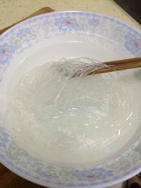美味的蒜蓉剁椒粉丝蒸虾做法图解5)
