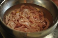 刺老芽炒肉丝做法图解1)
