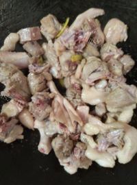 特色美食芋头焖鸭做法图解6)