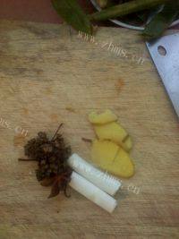 美味的鸡腿炖蘑菇做法图解2)