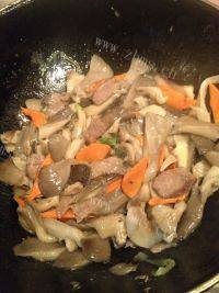 家常菜炒鲜蘑