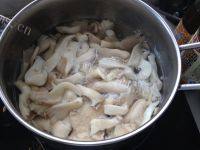 「美味可口」平菇炒肉做法图解2)