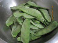 家常菜肉炒扁豆丝做法图解1)
