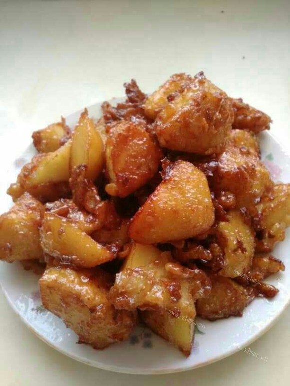 色泽鲜亮的拔丝苹果