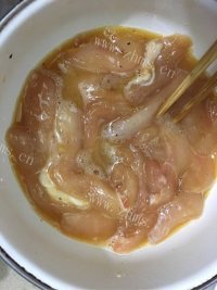 在家做的炸鸡柳做法图解3)