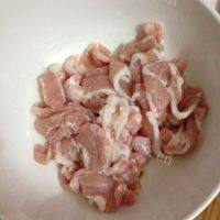 肉片炒豇豆做法图解1)