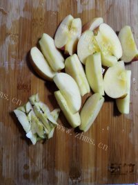 甜糯的苹果枣糯玉米做法图解3)
