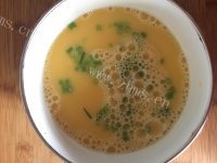 喷香的鸡蛋羹做法图解2)