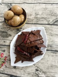 简易的香辣卤香干做法图解11)