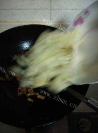 家常菜花菜炒肉丝做法图解11)
