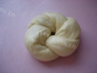 自制牛奶花朵面包做法图解7)