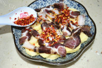 腊肉蒸土豆做法图解5)