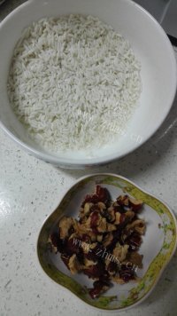 美味的糯米红枣糊做法图解1)