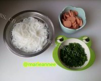 鲜美的火腿肠煮米粉做法图解1)