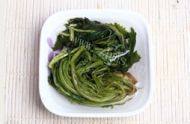 家常菜雪里蕻炒黄豆做法图解1)