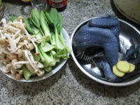 美味的蟹味菇青菜乌鸡汤做法图解1)