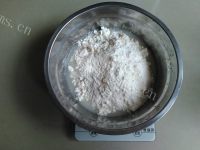 自制葡萄干辫子面包做法图解2)