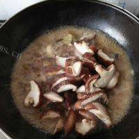 可口的香菇土豆炖鸡的做法图解六