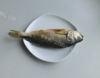美味的泰式柠檬烤黄鱼做法图解1)