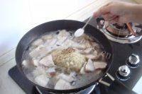 「美味可口」酸菜白肉做法图解7)