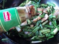美美厨房之蒜苗回锅肉做法图解9)