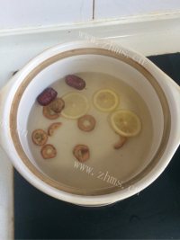 健康的山楂红枣柠檬刮油茶做法图解3)