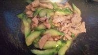 家常菜丝瓜炒瘦肉