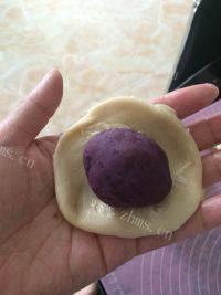 自制紫薯蛋黄酥做法图解3)