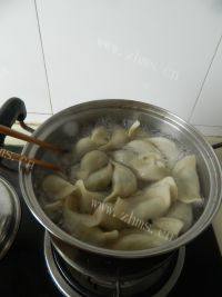 鲜虾韭菜水饺做法图解13)