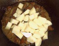 「绿色食物」土豆烧肉做法图解3)