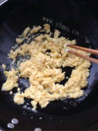 诱人的五彩炒饭做法图解3)