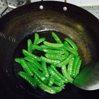 香香的腊肠炒荷兰豆盖饭做法图解6)