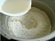 美味的青菜大肉包做法图解2)