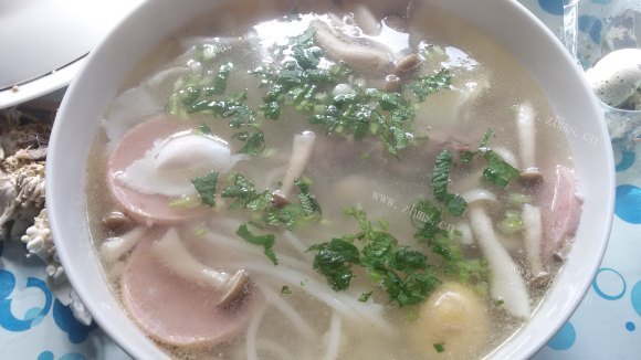 火腿鸡汤米线
