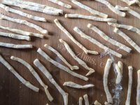 美味的鸡蛋小麻花做法图解3)