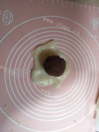 自制红豆沙冰皮月饼做法图解5)