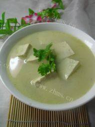 热腾腾的鲫鱼豆腐汤