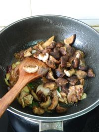 美味的黄焖鸡米饭做法图解6)