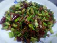 好吃的蒜苔炒鸡肉丁做法图解8)