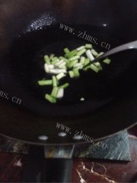 自制葱爆豆腐做法图解3)