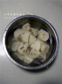 补气益血的山药莲藕做法图解4)