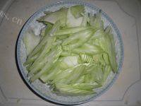 家常菜西芹炒腊肉做法图解4)