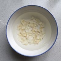 最喜欢吃的西芹百合做法图解1)